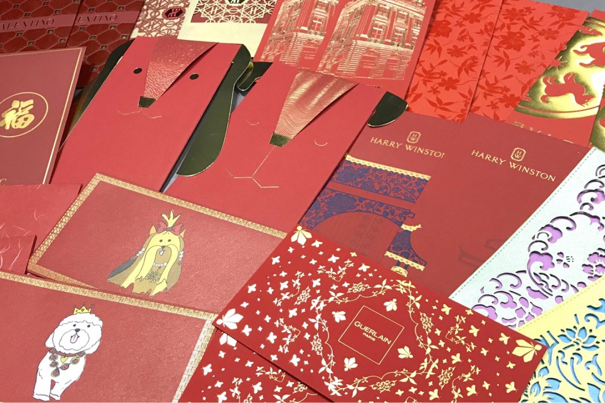 Montreal amateur chat Asian red paper money bags